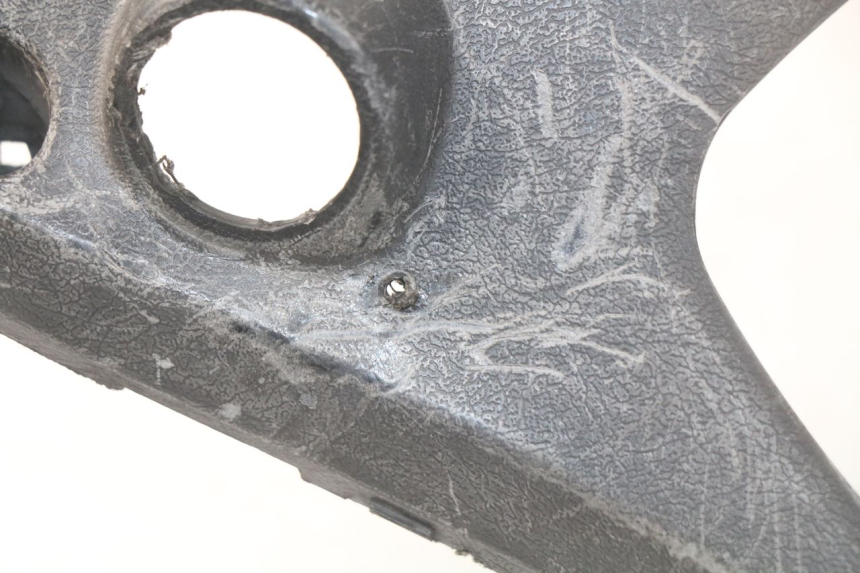 photo de COUVRE GUIDON ARRIERE YAMAHA CYGNUS X INJECTION 125 (2007 - 2013) - Gros plan technique