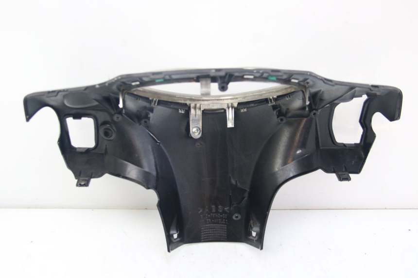 photo de COUVRE GUIDON ARRIERE YAMAHA D'ELIGHT DELIGHT 125 (2017 - 2020) - Détail de la pièce