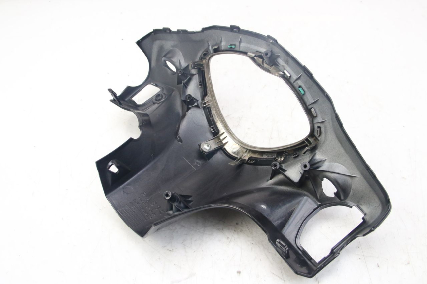 photo de COUVRE GUIDON ARRIERE YAMAHA D'ELIGHT DELIGHT 125 (2017 - 2020) - Détails caractéristiques