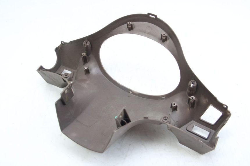 photo de COUVRE GUIDON ARRIERE SYM FIDDLE 2 125 (2010 - 2013) - Marquages et références