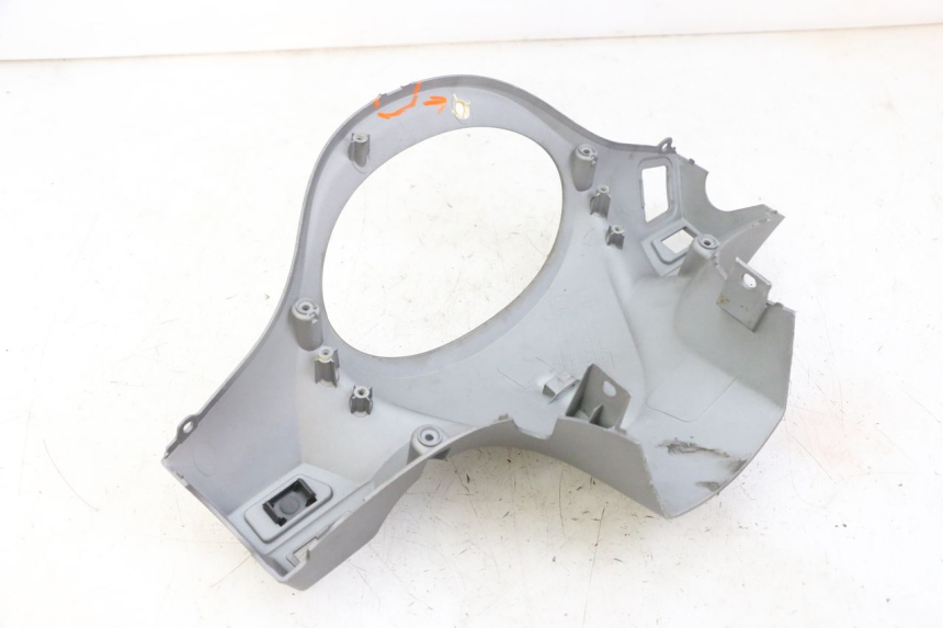 photo de COUVRE GUIDON ARRIERE SYM FIDDLE 3 III 125 (2014 - 2020) - Autre angle de vue