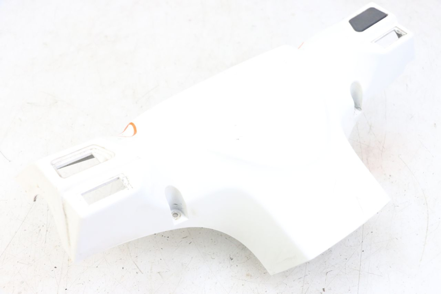 photo de COUVRE GUIDON ARRIERE SYM FIDDLE 3 III 50 (2014 - 2020) - Gros plan technique