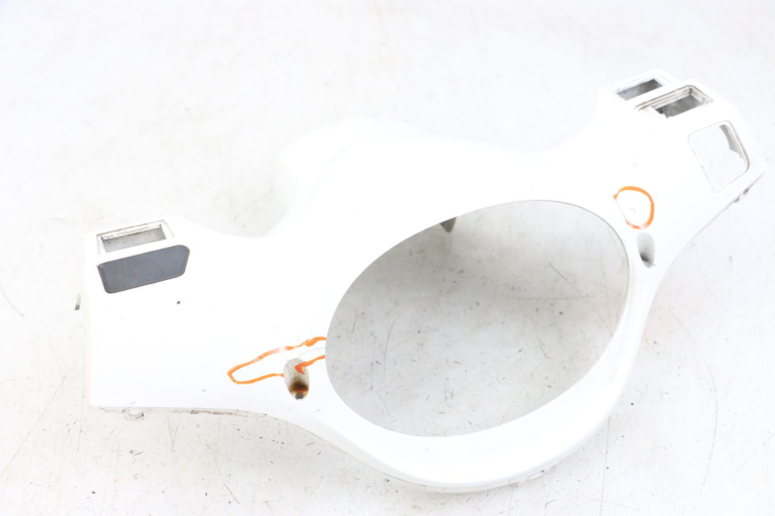 photo de COUVRE GUIDON ARRIERE SYM FIDDLE 3 III 50 (2014 - 2020) - Points de fixation