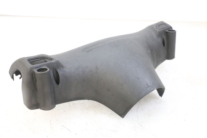 photo de COUVRE GUIDON ARRIERE PIAGGIO FLY 2T 50 (2004 - 2017) - Détail de la pièce