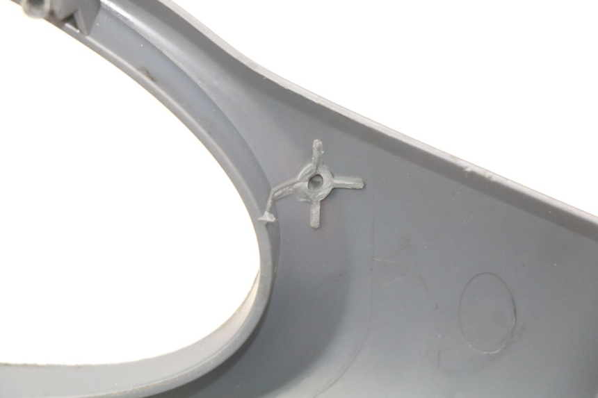 photo de COUVRE GUIDON ARRIERE PIAGGIO FLY 100 (2006 - 2010) - Autre angle de vue