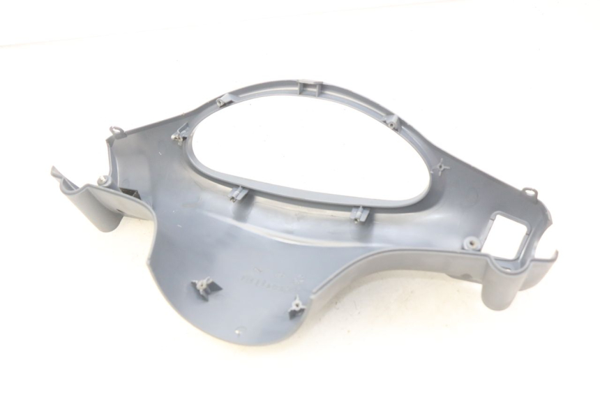 photo de COUVRE GUIDON ARRIERE PIAGGIO FLY 100 (2006 - 2010) - Gros plan technique