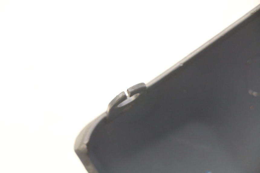 photo de COUVRE GUIDON ARRIERE PIAGGIO FLY 100 (2006 - 2010) - Détail de la pièce