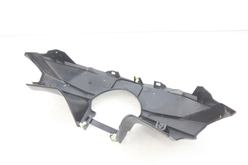 photo de COUVRE GUIDON ARRIERE PEUGEOT GEOPOLIS 400 (2007 - 2013) - Autre angle de vue