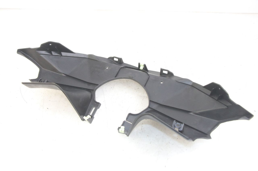 photo de COUVRE GUIDON ARRIERE PEUGEOT GEOPOLIS RS 125 (2007 - 2009) - Autre angle de vue