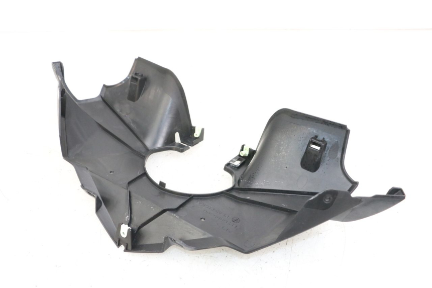 photo de COUVRE GUIDON ARRIERE PEUGEOT GEOPOLIS RS 125 (2007 - 2009) - Autre angle de vue