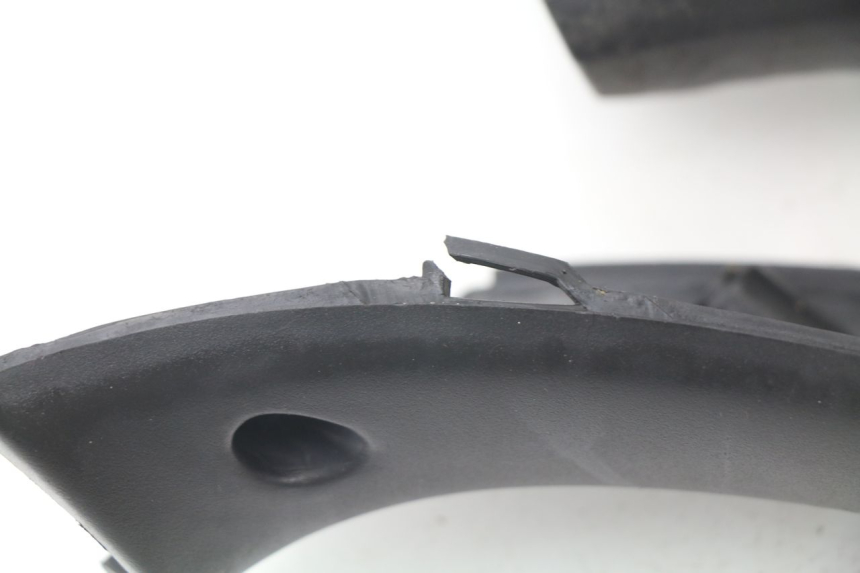 photo de COUVRE GUIDON ARRIERE KYMCO GRAND DINK 250 (2002 - 2007) - Autre angle de vue