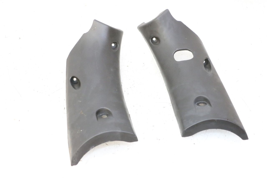 photo de COUVRE GUIDON ARRIERE KYMCO GRAND DINK 125 (2008 - 2014) - Détail de la pièce