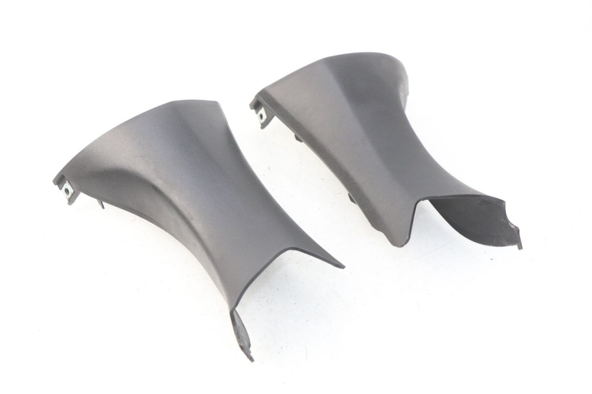 photo de COUVRE GUIDON ARRIERE SYM GTS EFI ABS 125 (2012 - 2016) - Détail de la pièce