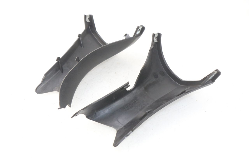 photo de COUVRE GUIDON ARRIERE SYM GTS EFI ABS 125 (2012 - 2016) - Autre angle de vue