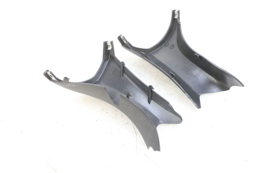 photo de COUVRE GUIDON ARRIERE SYM GTS EVO 125 (2009 - 2013) - Autre angle de vue