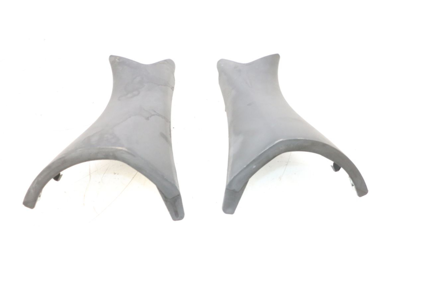 photo de COUVRE GUIDON ARRIERE SYM GTS EVO 125 (2009 - 2013) - Détail de la pièce