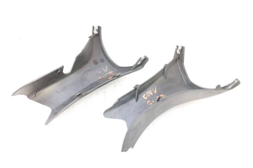 photo de COUVRE GUIDON ARRIERE SYM GTS EVO 125 (2009 - 2013) - Gros plan technique