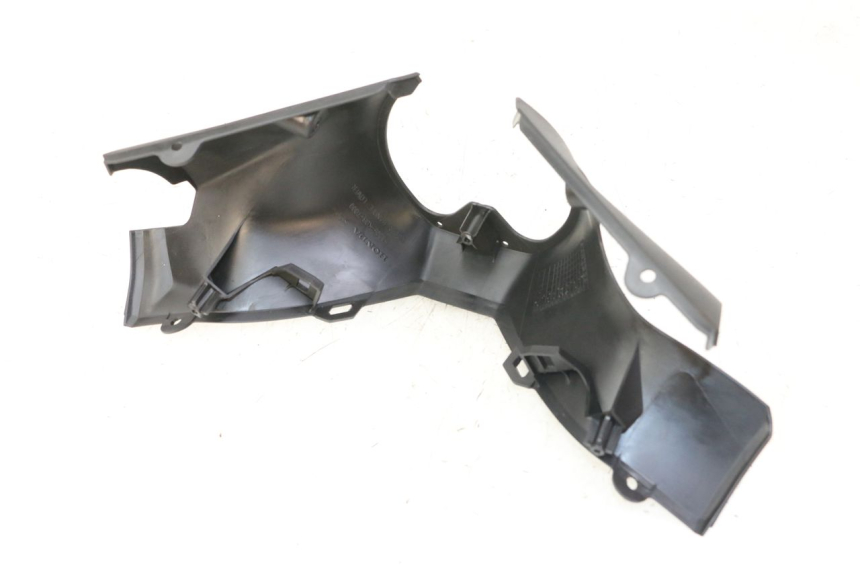 photo de COUVRE GUIDON ARRIERE HONDA FORZA 125 (2021 - 2025) - Gros plan technique