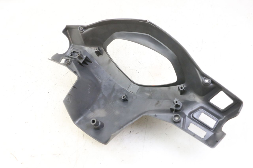 photo de COUVRE GUIDON ARRIERE HONDA SCV LEAD 100 (2003 - 2007) - Détail de la pièce