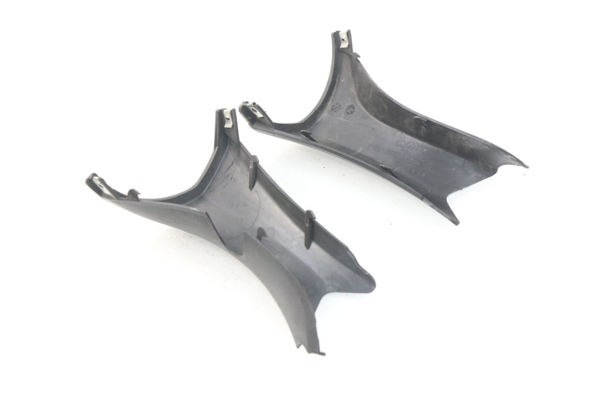 photo de COUVRE GUIDON ARRIERE SYM JOYMAX 250 (2013 - 2017) - Zoom état d’usage