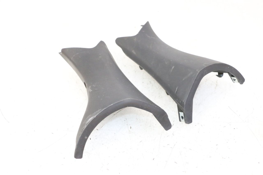 photo de COUVRE GUIDON ARRIERE SYM JOYMAX 125 (2010 - 2017) - Détail de la pièce