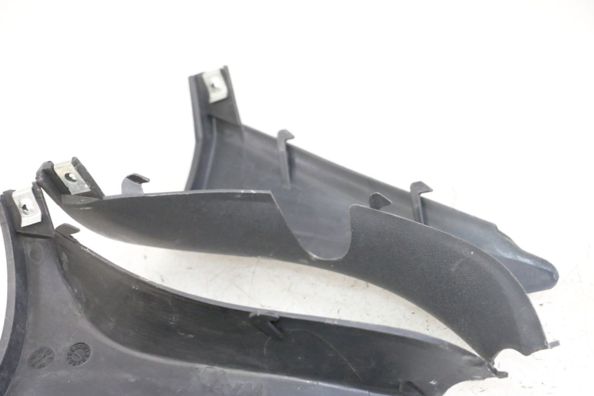 photo de COUVRE GUIDON ARRIERE SYM JOYMAX 125 (2010 - 2017) - Autre angle de vue