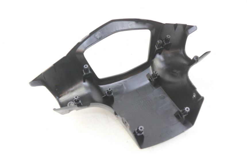 photo de COUVRE GUIDON ARRIERE PEUGEOT KISBEE 4T 50 (2018 - 2022) - Détail de la pièce