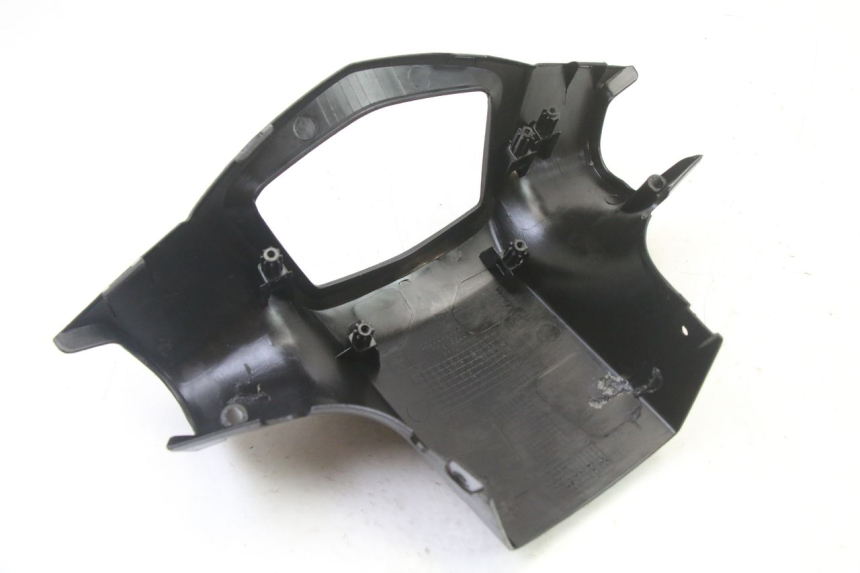 photo de COUVRE GUIDON ARRIERE PEUGEOT KISBEE 4T 50 (2018 - 2022) - Gros plan technique