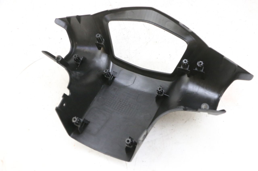 photo de COUVRE GUIDON ARRIERE PEUGEOT KISBEE 4T 50 (2010 - 2017) - Gros plan technique