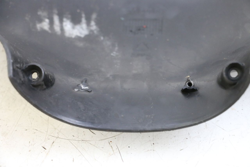 photo de COUVRE GUIDON ARRIERE RENAULT KOURANOS 125 (2001 - 2004) - Détail de la pièce