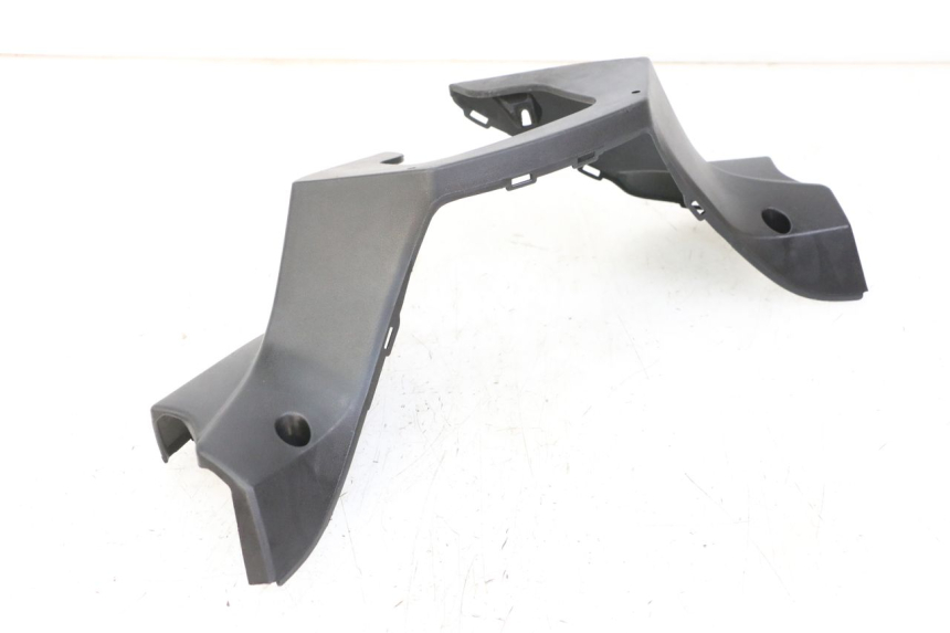 photo de COUVRE GUIDON ARRIERE KYMCO XCITING 500 (2007 - 2010) - Détail de la pièce