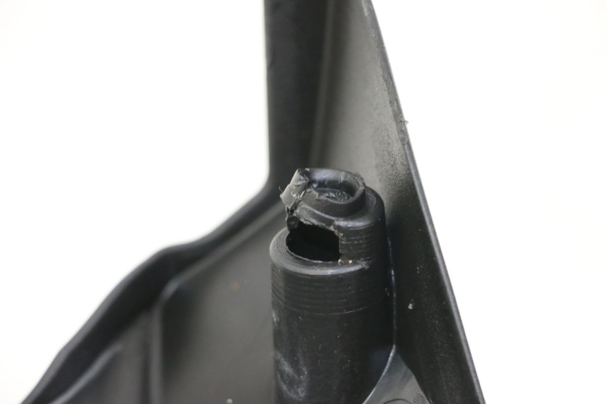 photo de COUVRE GUIDON ARRIERE KYMCO XCITING 500 (2007 - 2010) - Points de fixation