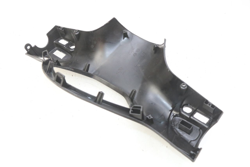 photo de COUVRE GUIDON ARRIERE PIAGGIO LIBERTY IGET 4T 50 (2015 - 2020) - Gros plan technique