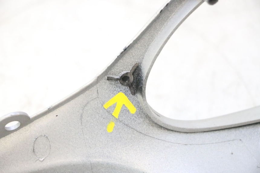 photo de COUVRE GUIDON ARRIERE PIAGGIO LIBERTY 50 (1998 - 2003) - Gros plan technique