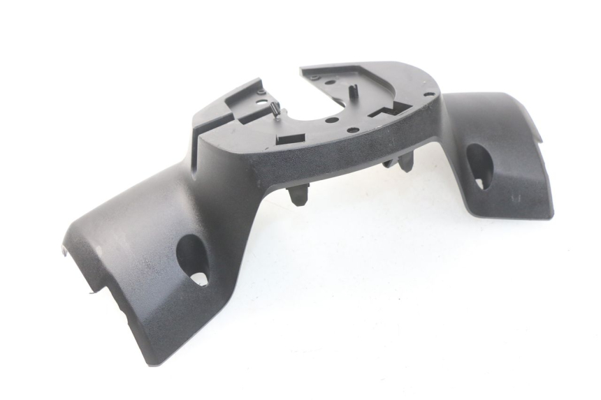 photo de COUVRE GUIDON ARRIERE PEUGEOT METROPOLIS 400 (2017 - 2020) - Détail de la pièce