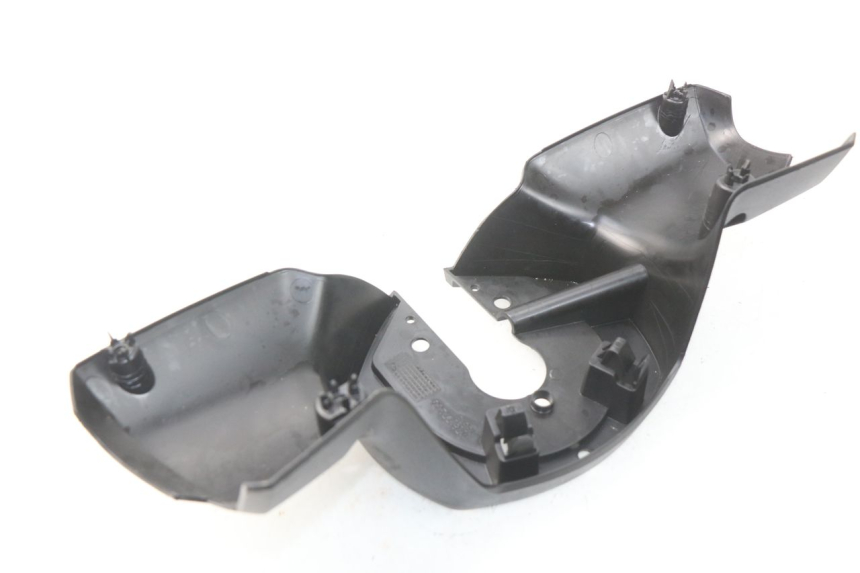 photo de COUVRE GUIDON ARRIERE PEUGEOT METROPOLIS 400 (2017 - 2020) - Autre angle de vue