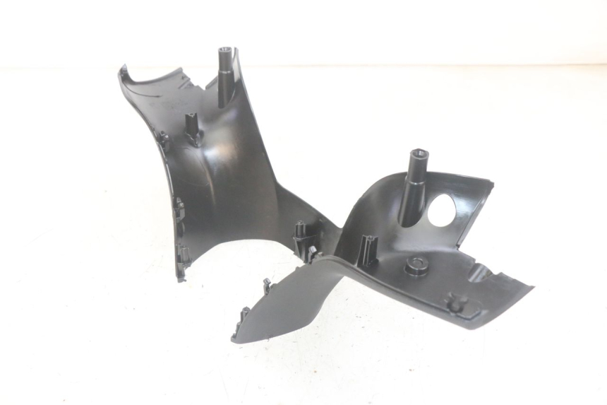 photo de COUVRE GUIDON ARRIERE PIAGGIO MP3 HPE 300 (2019 - 2026) - Vue d’ensemble