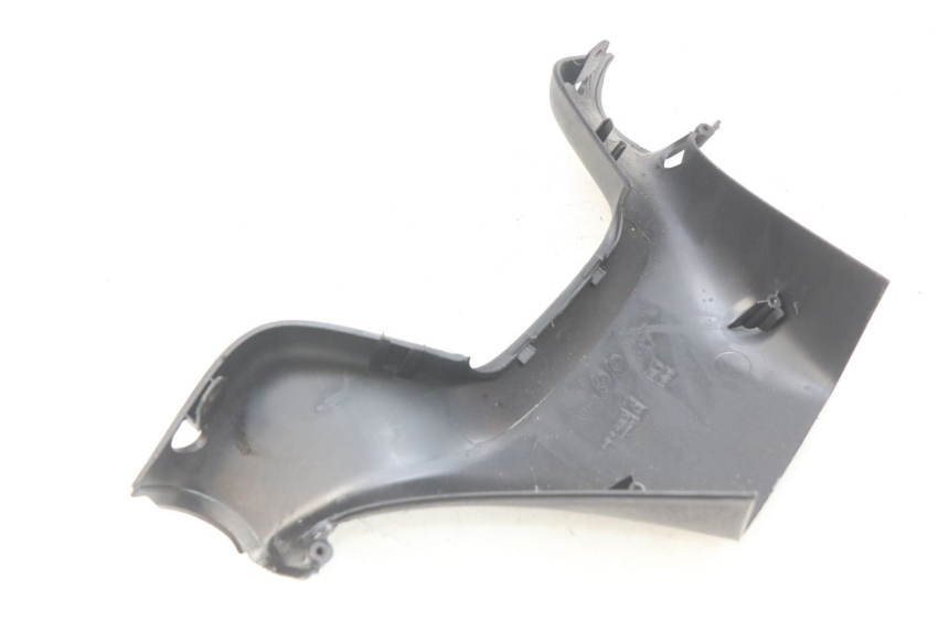 photo de COUVRE GUIDON ARRIERE PIAGGIO MP3 LT 400 (2007 - 2012) - Autre angle de vue