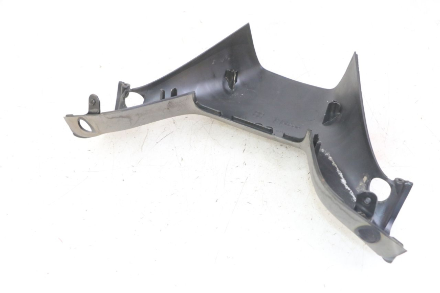 photo de COUVRE GUIDON ARRIERE PIAGGIO MP3 LT 300 (2010 - 2016) - Autre angle de vue