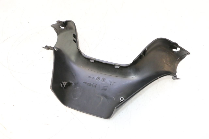 photo de COUVRE GUIDON ARRIERE PIAGGIO MP3 LT 300 (2010 - 2016) - Détail de la pièce