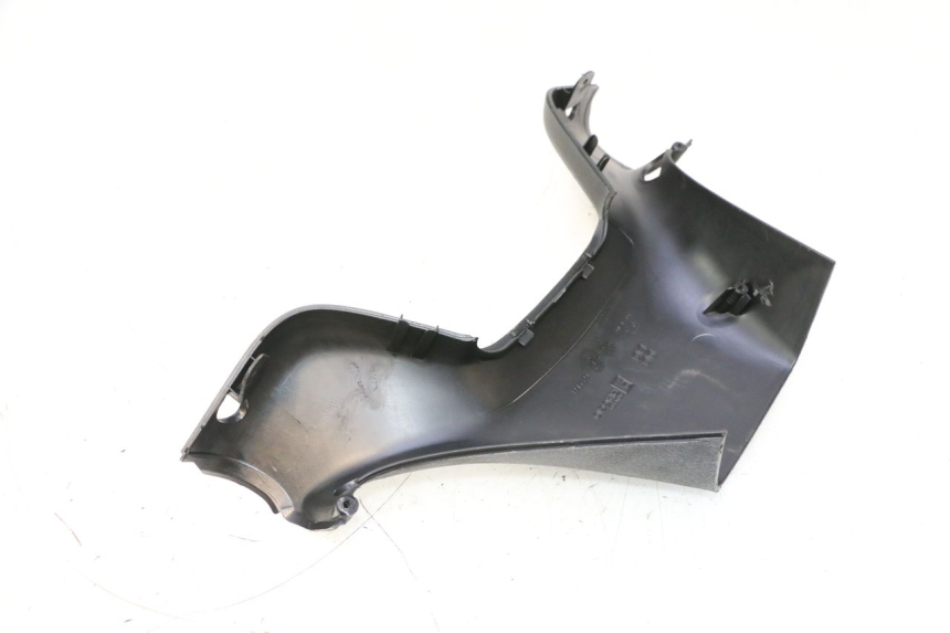 photo de COUVRE GUIDON ARRIERE PIAGGIO MP3 LT 300 (2010 - 2016) - Points de fixation