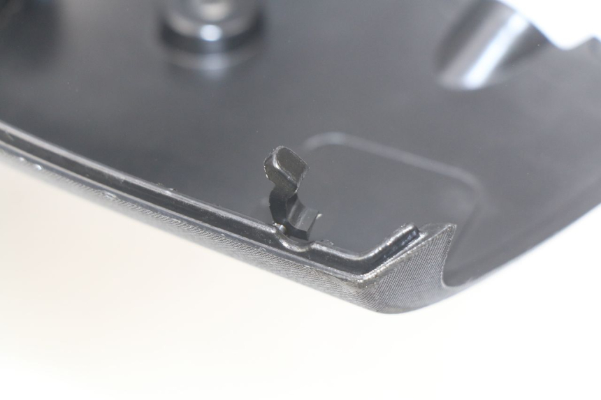 photo de COUVRE GUIDON ARRIERE PIAGGIO MP3 500 (2014 - 2017) - Détail de la pièce