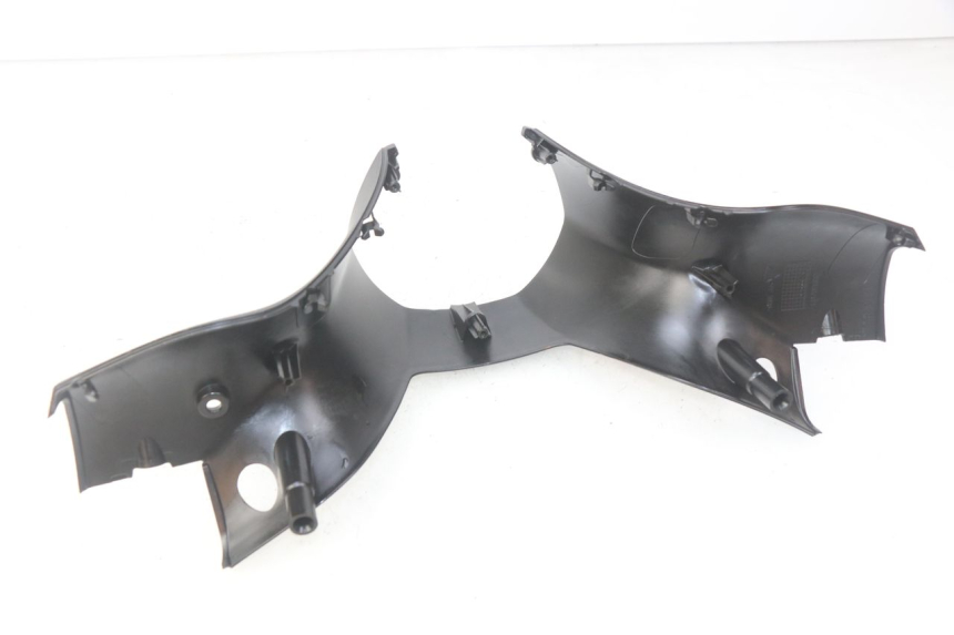 photo de COUVRE GUIDON ARRIERE PIAGGIO MP3 500 (2014 - 2017) - Points de fixation