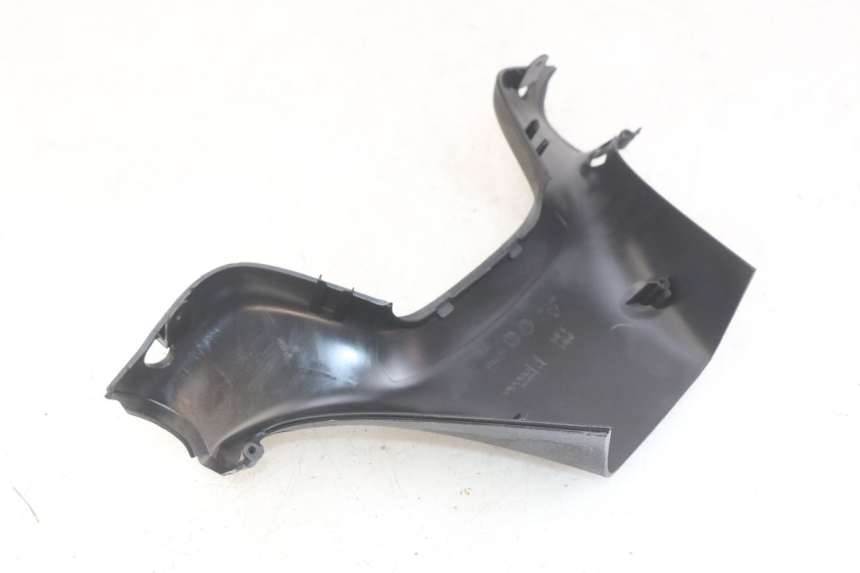 photo de COUVRE GUIDON ARRIERE PIAGGIO MP3 RL 250 (2006 - 2010) - Autre angle de vue