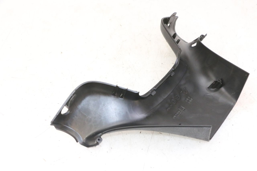 photo de COUVRE GUIDON ARRIERE PIAGGIO MP3 500 (2011 - 2015) - Gros plan technique