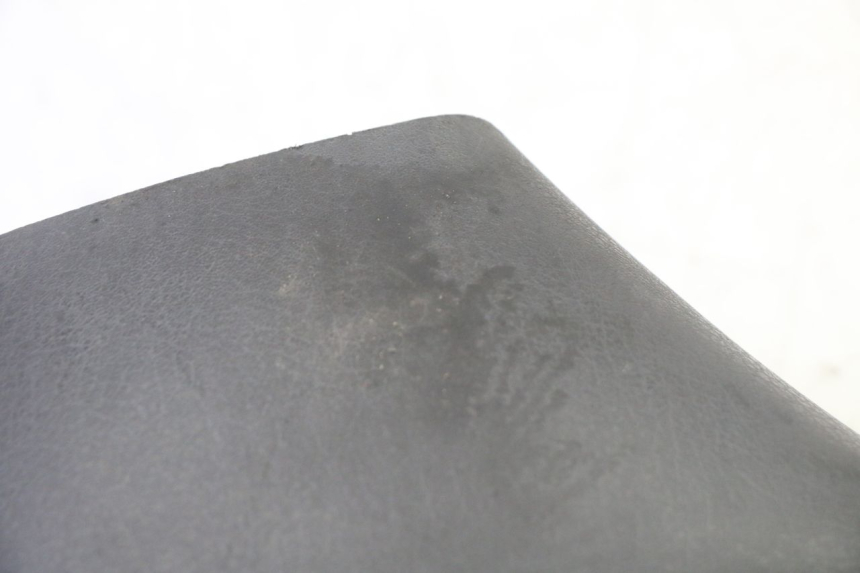 photo de COUVRE GUIDON ARRIERE PIAGGIO MP3 500 (2011 - 2015) - Autre angle de vue