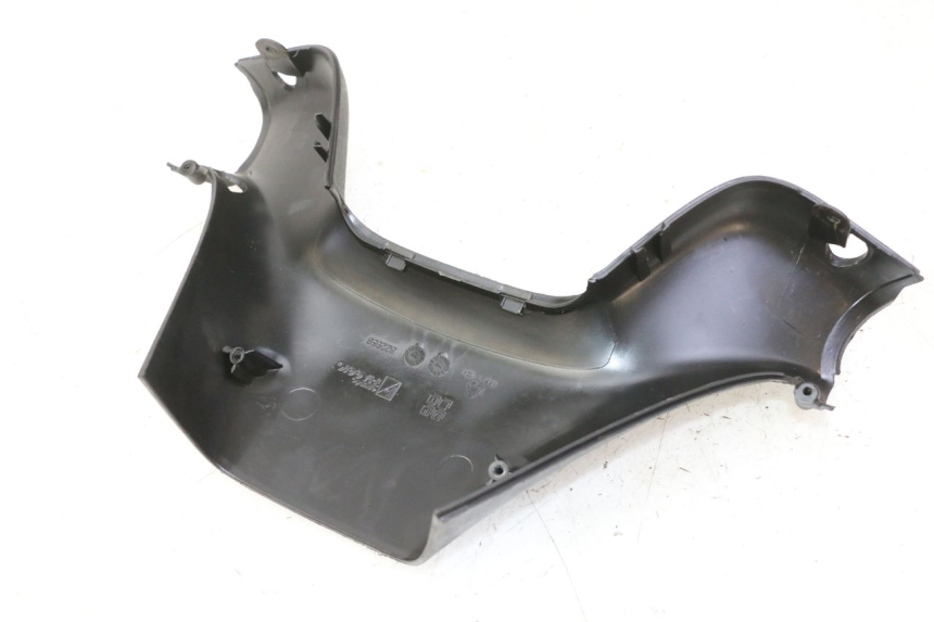 photo de COUVRE GUIDON ARRIERE PIAGGIO MP3 125 (2006 - 2014) - Vue d’ensemble