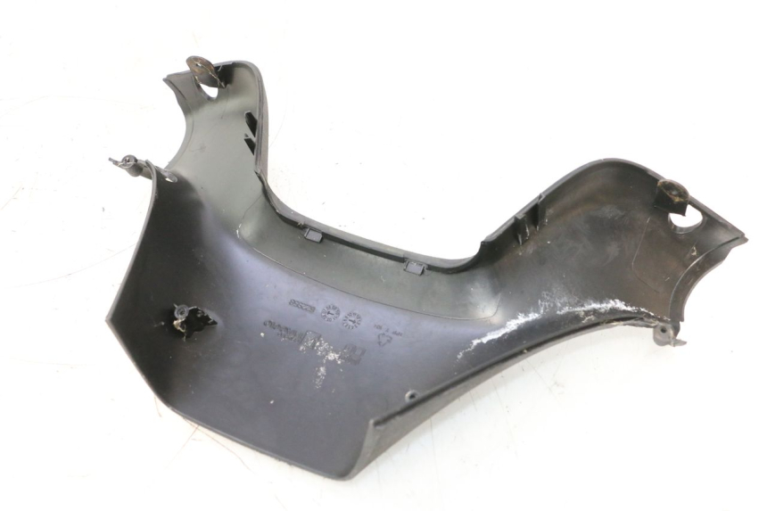 photo de COUVRE GUIDON ARRIERE PIAGGIO MP3 125 (2006 - 2014) - Autre angle de vue