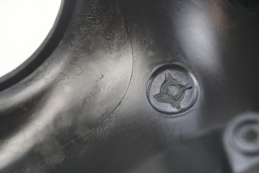 photo de COUVRE GUIDON ARRIERE SYM ORBIT 2 4T 50 (2008 - 2017) - Détail de la pièce