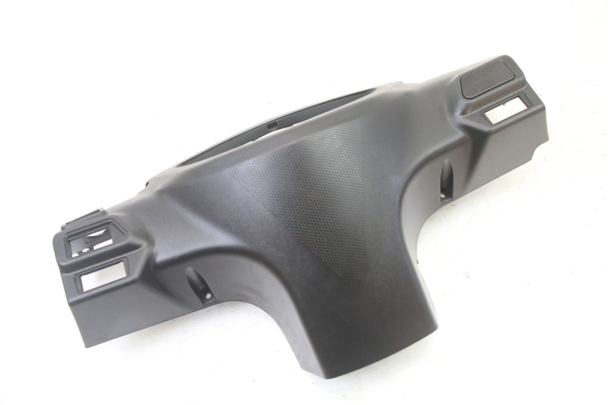 photo de COUVRE GUIDON ARRIERE SYM ORBIT III 3 4T 50 (2021 - 2025) - Détail de la pièce